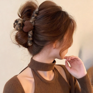 韩系ins毛绒爱心抓夹女高级感大号毛毛发夹后脑勺盘发鲨鱼夹发饰