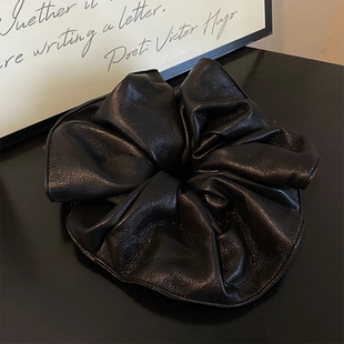 红黑色皮质大肠发圈女款 小众高级感扎头发头绳超大号发绳发饰头饰