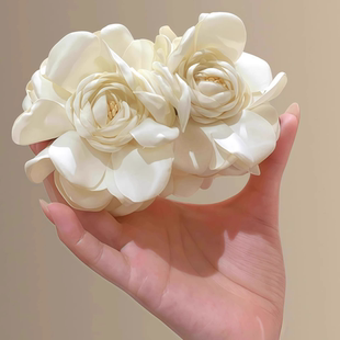 矜香山茶！超仙米白花朵香蕉夹！氛围感后脑勺马尾夹头饰旅行发卡