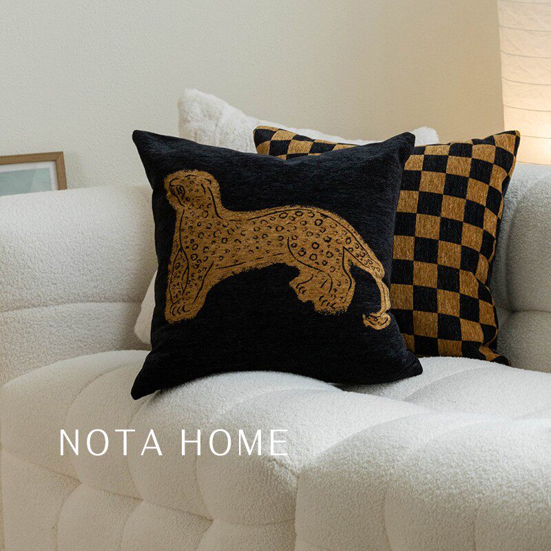 中古风抱枕轻奢高级感沙发靠枕老钱风猎豹软装靠垫床头方形抱枕套