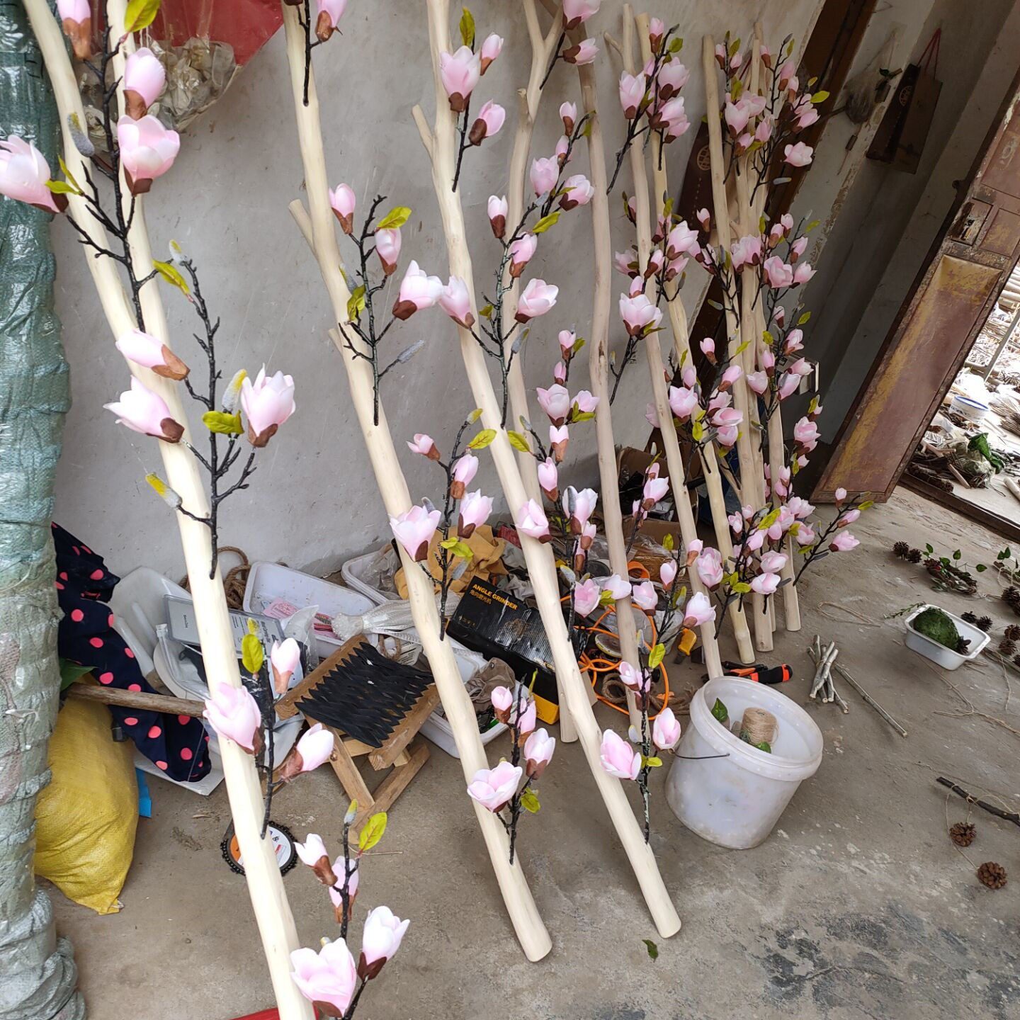 乾树枝实木带花衣架名宿幼儿园壁挂吊挂墙上创意服装店铺装饰橱窗