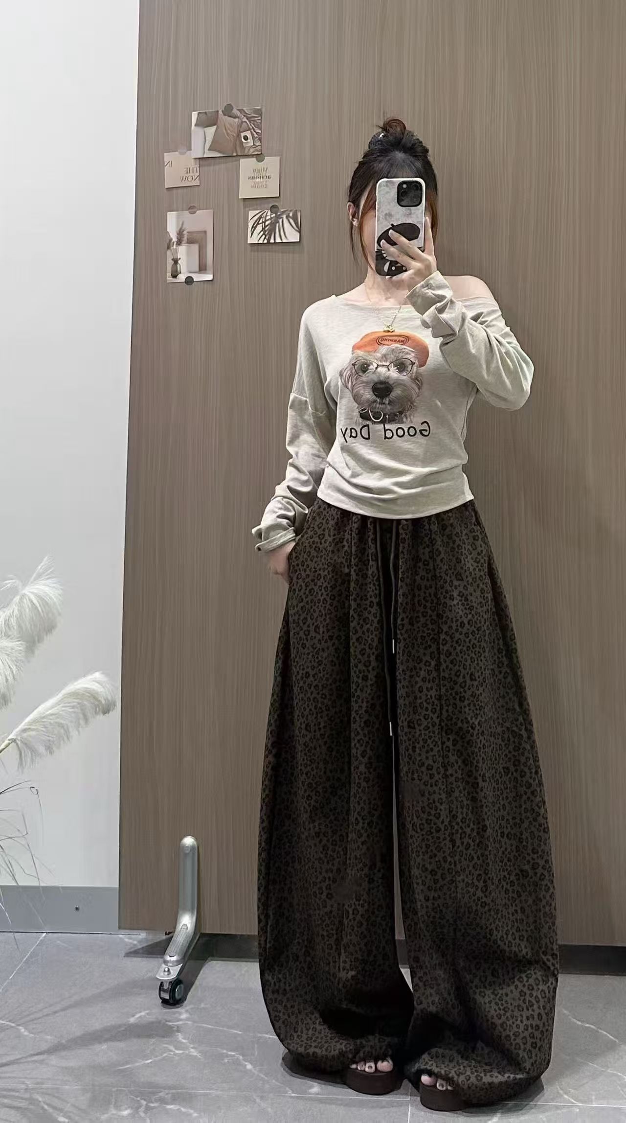 早秋新款韩系简约百搭休闲长袖帽子小狗女宽松显瘦上衣