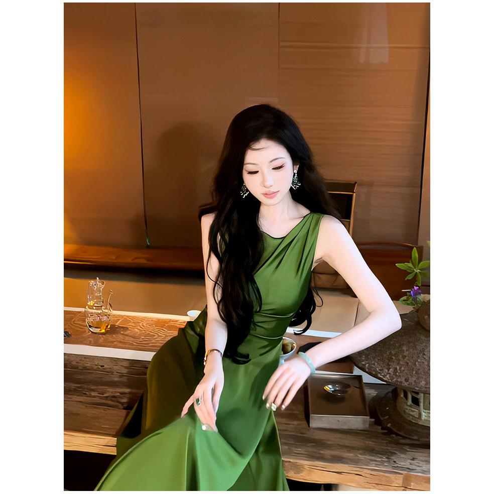 度假风复古显白绿色无袖连衣裙女2026夏季新款精致气质显瘦背心裙