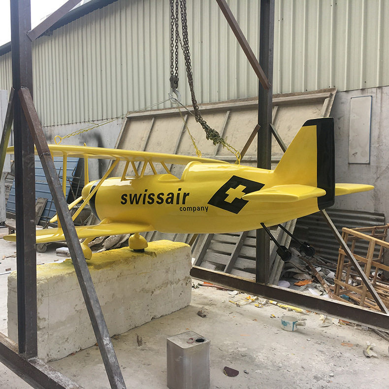 儿童游乐场主题展馆定制玻璃钢双翼飞机模型室内吊装航空雕塑摆件
