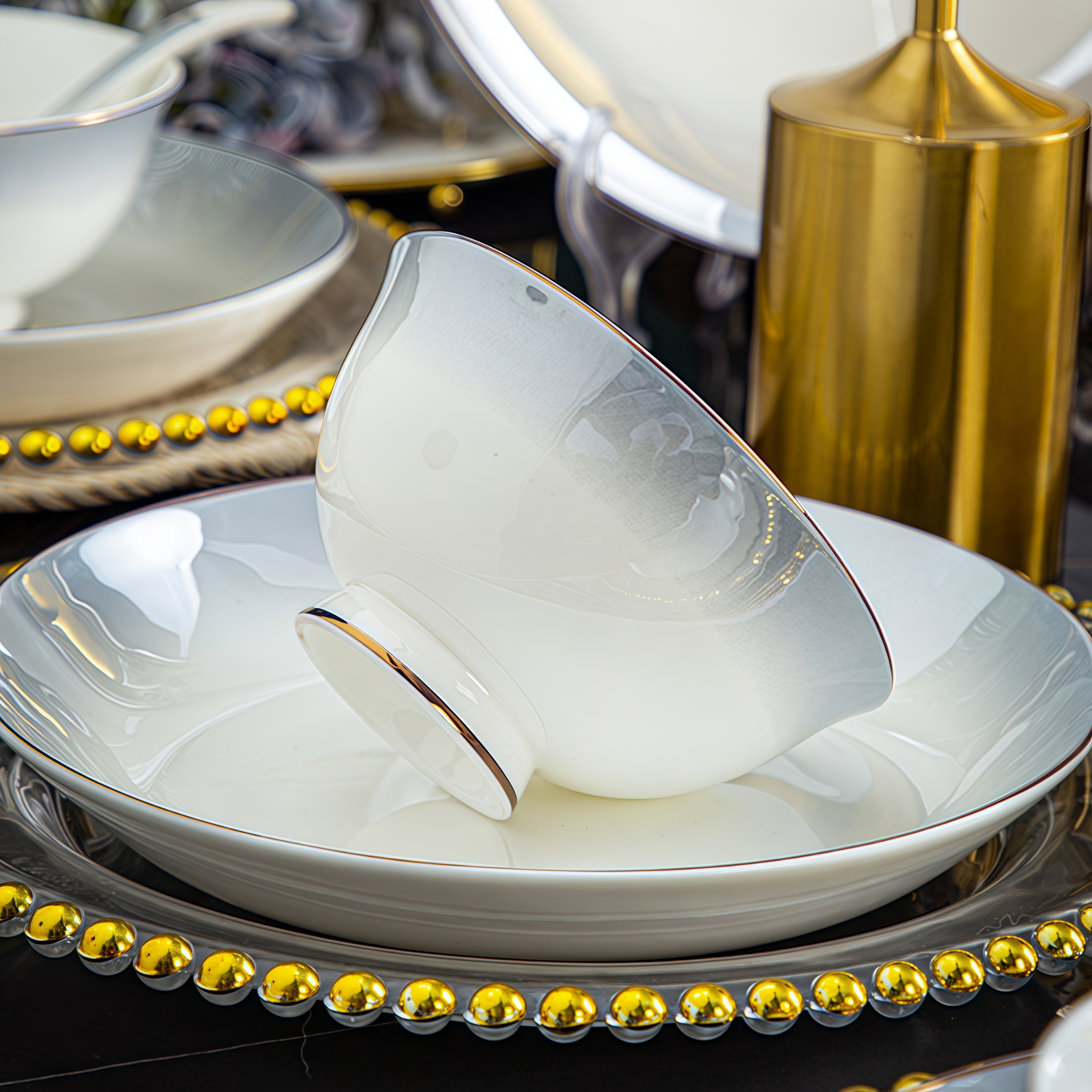 2025景德镇轻奢骨瓷餐具套装高级感碗碟套装家用乔迁新居陶瓷碗盘