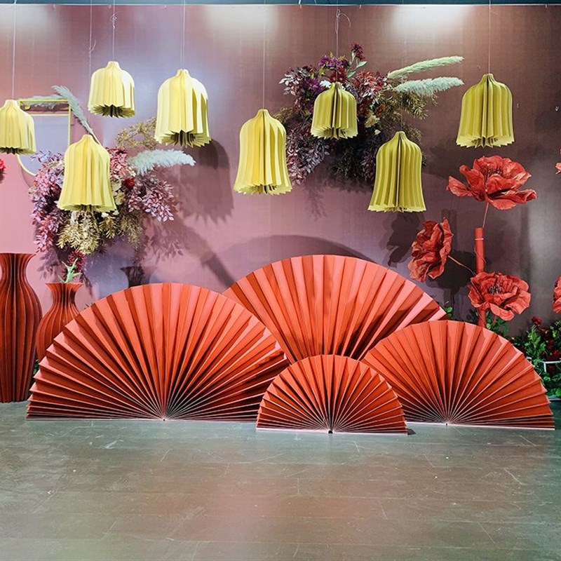新中式婚庆道具舞台背景纸艺扇子折扇中国风婚礼布置装饰橱窗美陈