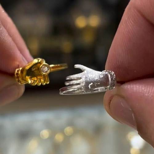 小众独特戒指创意拥抱手戒指艺术个性独特时尚高级感情侣牵手对戒