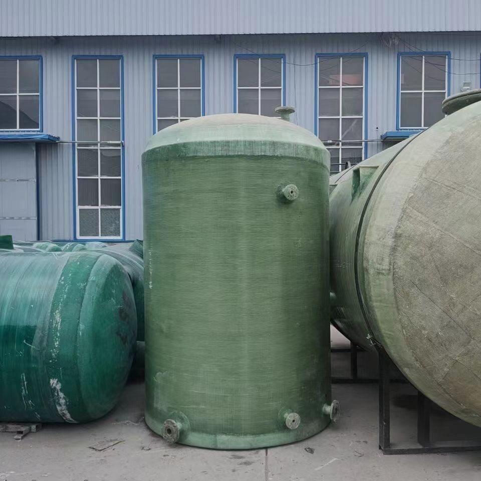 玻璃钢储罐立卧式地埋式玻璃钢储水罐硫酸盐酸氮封水箱化工搅拌罐图片