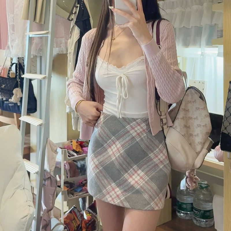 粉色格纹学院风半身裙女2025秋冬新款复古高腰A字毛呢包臀短裙子