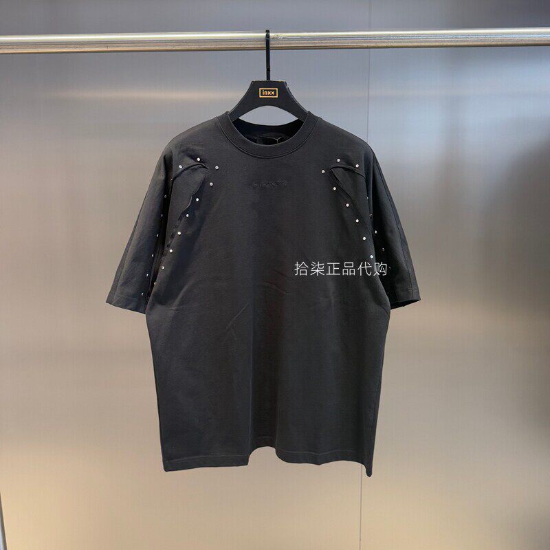 INXX专柜正品 25夏款个性铆钉拼接宽松休闲男女短袖T恤XBF2010800