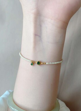 2025年新款名媛风高级轻奢复古翡翠绿色串珠手链小众设计手串礼物