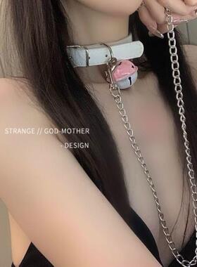 牵引绳女朋友项圈女颈带铃铛编绳成人简颈链黑PU脖环铃铛牵引链