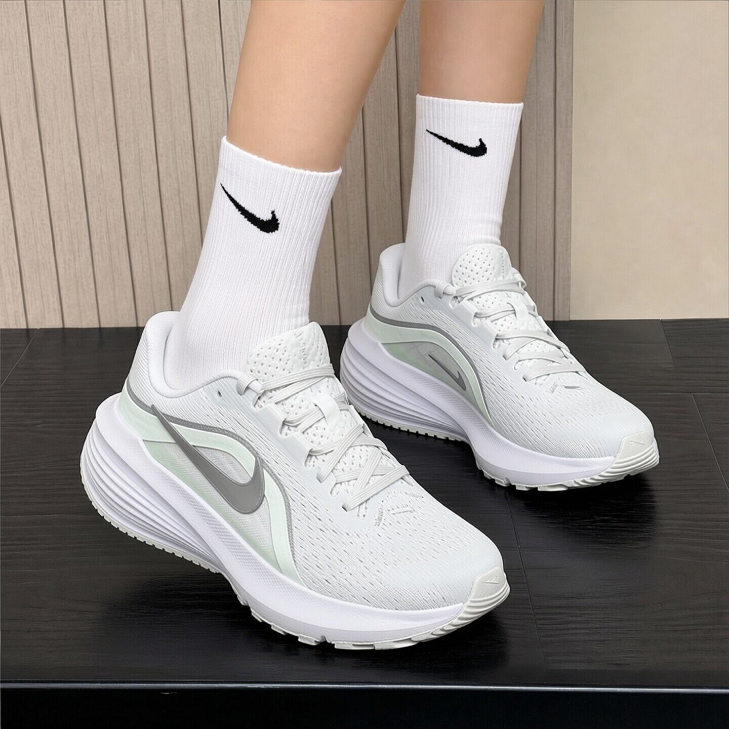 耶运动耐克正品女鞋秋季NIKE女款运动鞋网面透气跑步鞋轻便休闲鞋