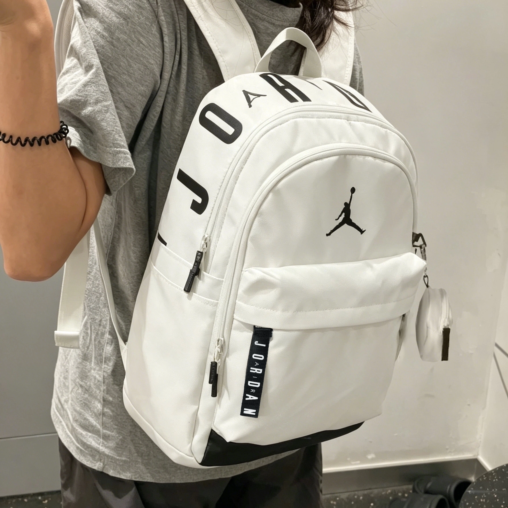 耐克JORDAN正品男女运动双肩包图片
