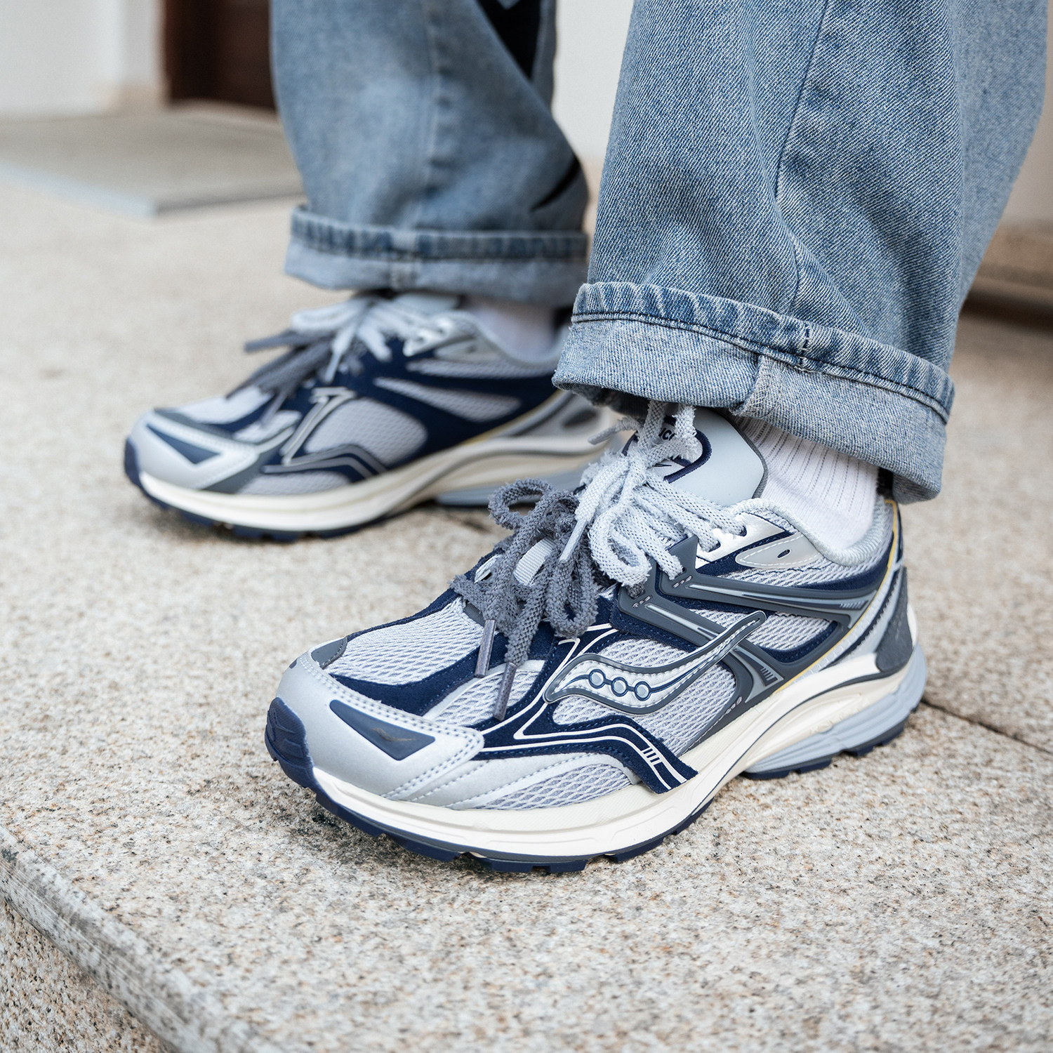 耶运动索康尼官方运动鞋男鞋26新款Kinvara4软底休闲鞋复古慢跑鞋