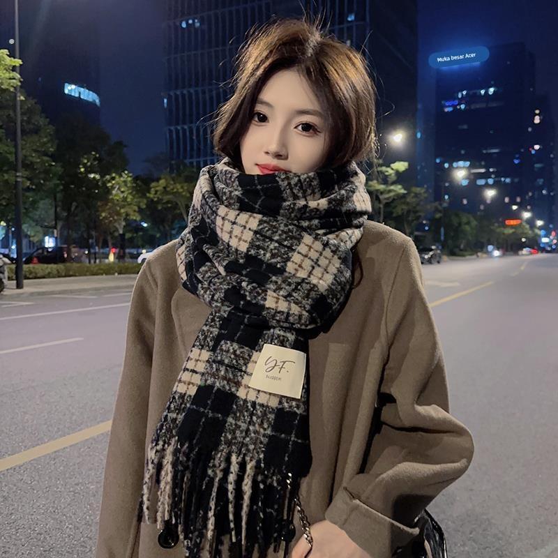 高级感2024新款时尚韩格子围巾女冬季加厚彷羊绒披肩保暖围脖百搭