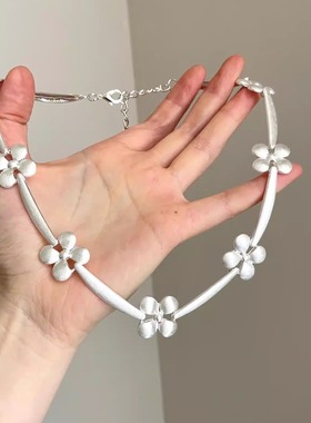 ins风简约磨砂质感银色花朵锁骨链项链轻奢小众设计高级百搭颈链