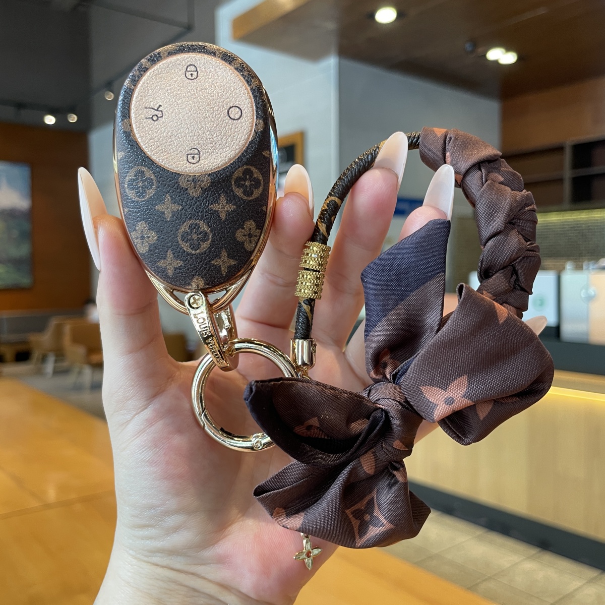 适用埃安霸王龙钥匙套新款广汽AION V埃安霸王龙遥控钥匙保护包扣