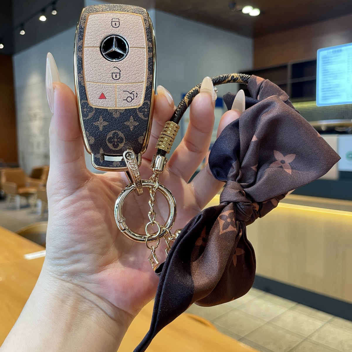 适用奔驰GLS450车钥匙套海外进口四键GLS480/600壳GLE450/350包扣