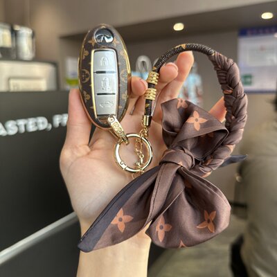 适用于24款英菲尼迪Q50L钥匙套QX50QX60汽车扣包QX80壳高档男女