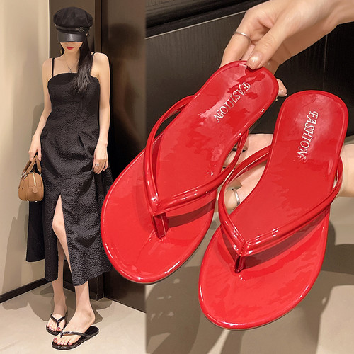 平底漆皮人字拖女外穿2025夏季新款软底夹趾凉拖休闲大码沙滩鞋子