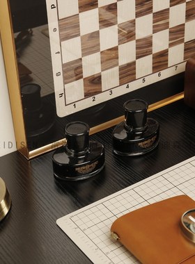 样板间书房装饰摆件样板房书桌软装复古笔记本手稿钢笔放大镜道具