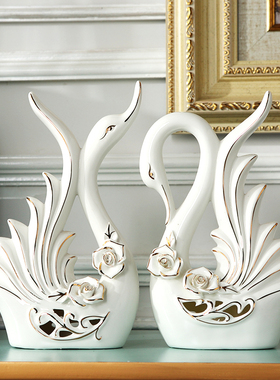 创意情侣天鹅结婚礼物摆件家居装饰品陶瓷工艺品时尚新房婚房摆设