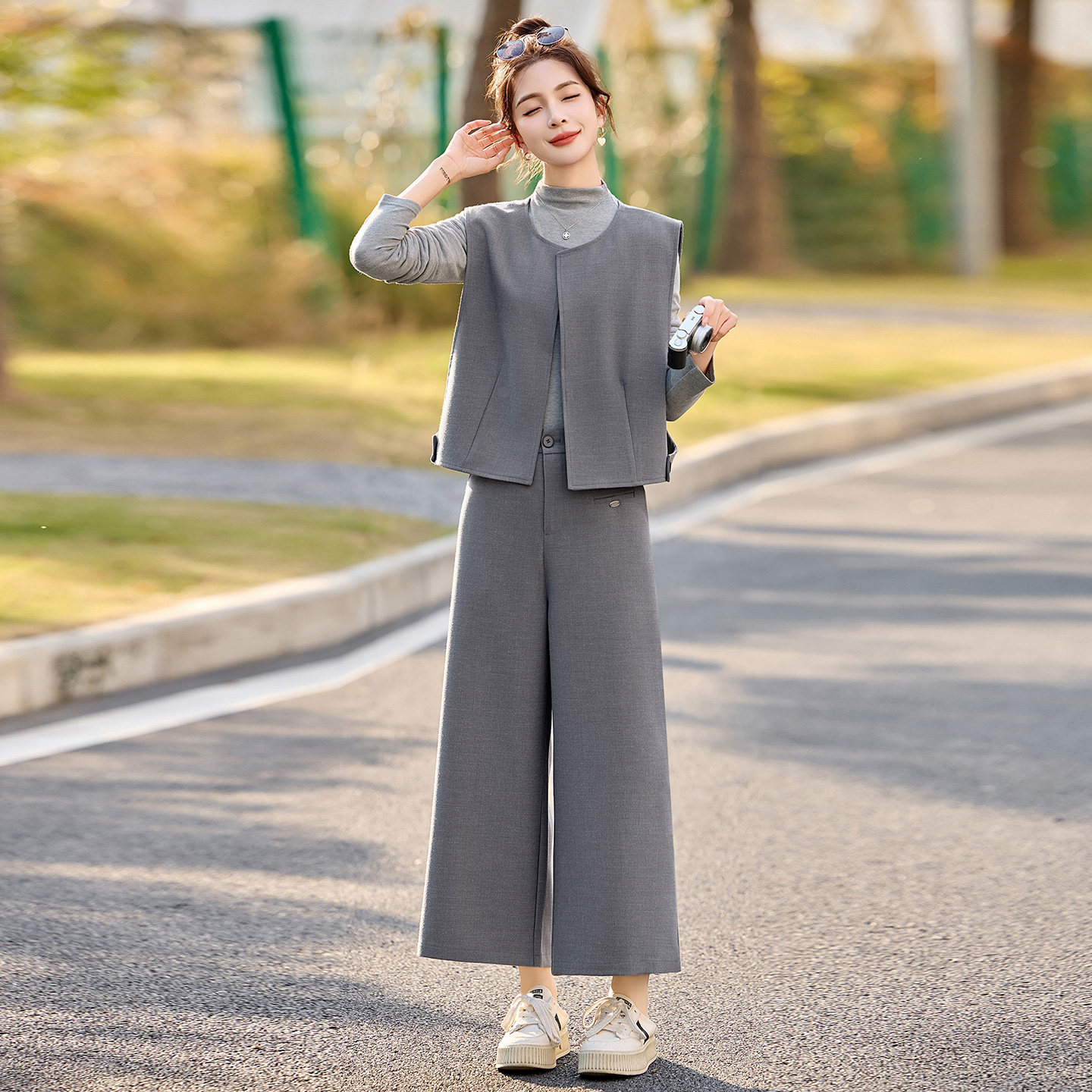 2026春装新款圆领简约时尚休闲风三件套套装长裤深灰色女装