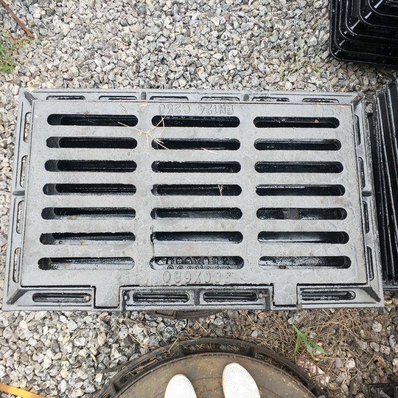 现货供应球墨铸铁套篦子380*680铸铁排水沟盖板铸铁格栅板,基础建材,井盖,淘宝优惠券,粉丝福利购,淘宝优惠卷