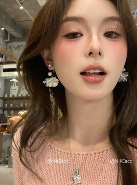 超仙花瓣吊坠耳环女轻奢气质高级感精致耳钉百搭大气绝美耳饰秋冬