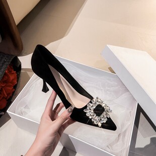 2026年新款水钻尖头细跟高跟鞋女法式气质名媛绒面单鞋小众设计感
