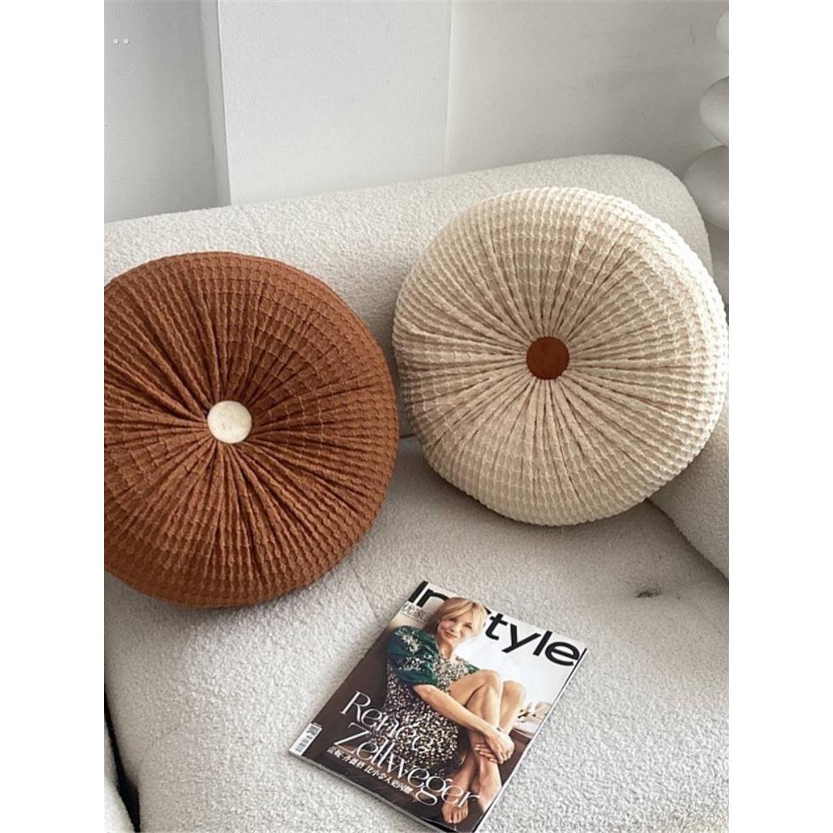 米色轻奢纯色圆形南瓜抱枕民宿榻榻米飘窗褶皱车轮坐垫蒲团
