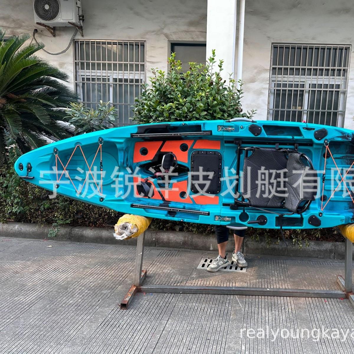 新款3.3米企鹅拼接脚踏艇卡亚克休闲路亚皮划艇独木舟单人钓鱼船