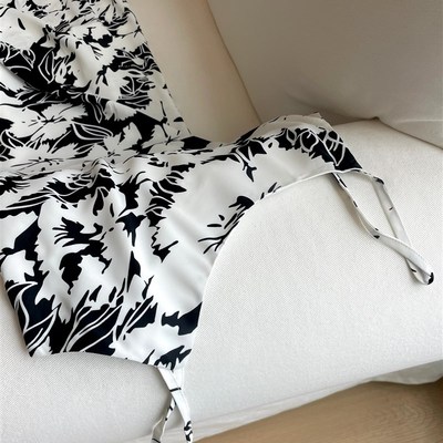 are U shop 黑白花吊带裙