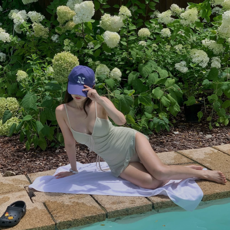 新款韩版ins风格子小清新v领裙式网纱遮肚显瘦高级感连体泳衣女