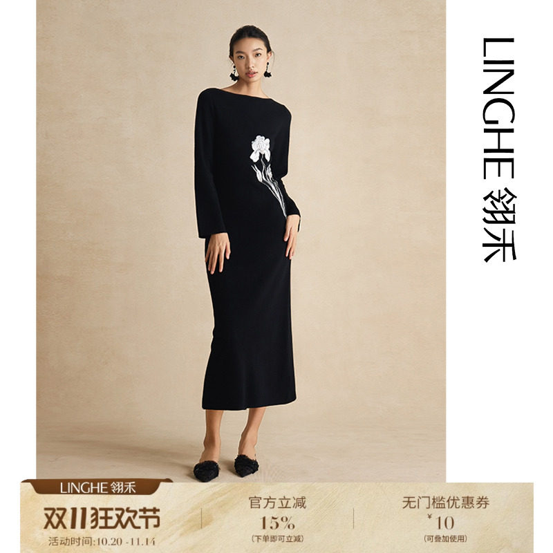 翎禾LINGHE「一夜生花」-长袖一字领针织连衣裙开叉设计鸢尾花