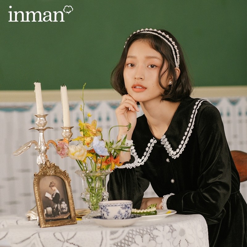 茵曼梨涡|复古文艺冬装丝绒连衣裙娃娃领减龄显脸小收腰F1804437