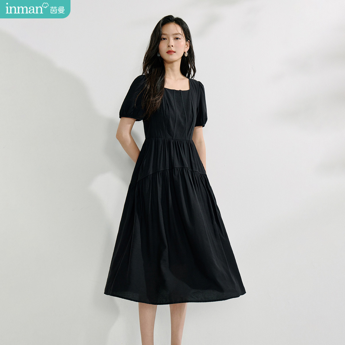 茵曼简约方领分割收褶连衣裙2025夏季女装新款浪漫泡泡袖中长裙子