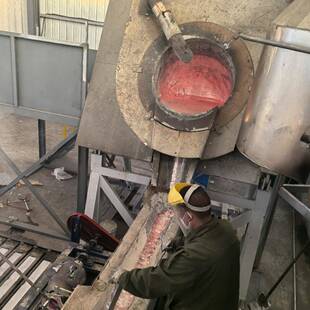 坩埚倾倒炉配铝锭锌锭铅锭铸锭机中频熔炼炉