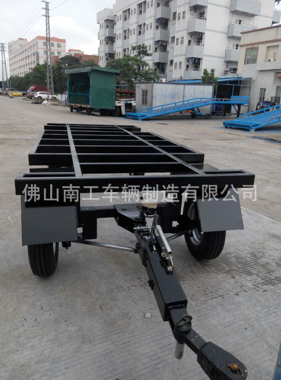 厂家供应移动娱乐设备设施拖车底盘牵引拖挂连杆转向平板拖车2T