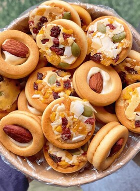 坚果披萨小饼干零食小吃蛋芙巴旦木酥晚上解饿网红爆款2025新款品
