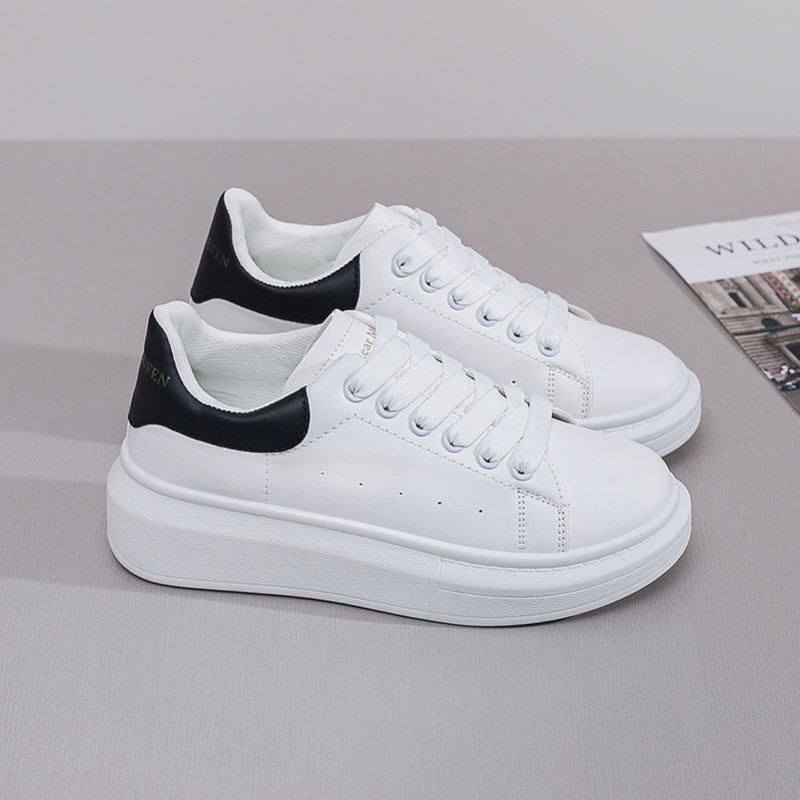 小白鞋2025新款冬季透气厚底白色板鞋情侣增高黑尾松糕男鞋女款