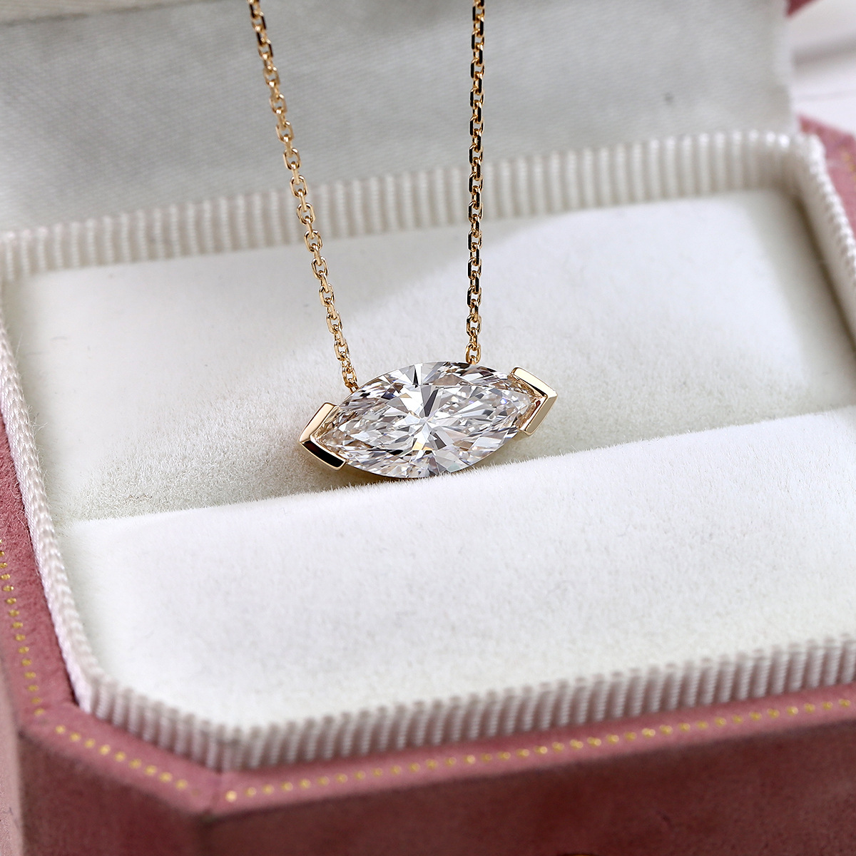 钻石项链女18K金百搭跨境设计款D色VS2马眼黄金色钻石项链送礼物