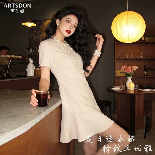 Artsdon/阿仕顿女新款高级感气质名媛洋气显瘦绝美V领收腰连衣裙