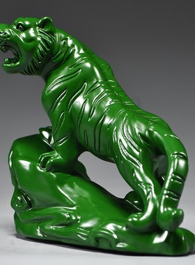 绿色木雕老虎摆件实木质上山虎生肖工艺品家居R办公桌面装饰工艺