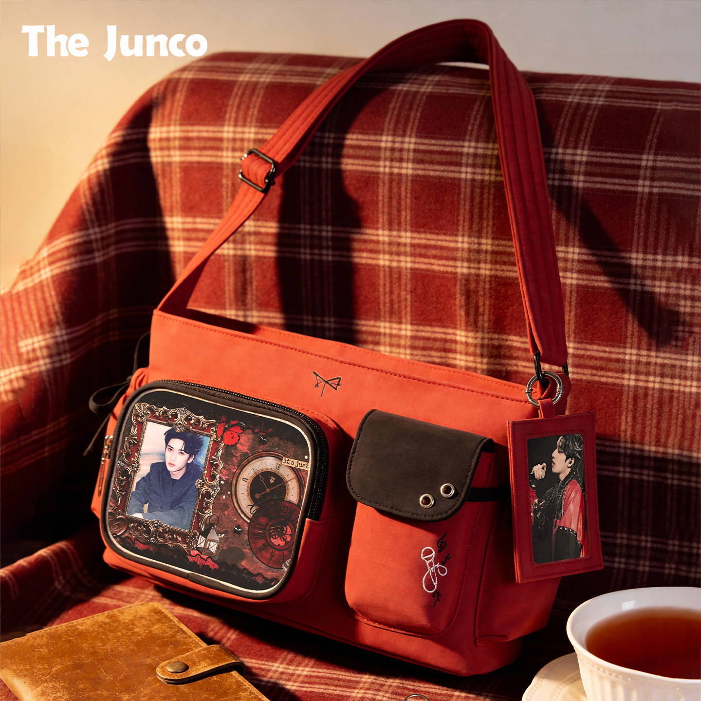 严浩翔痛包斜挎同款周边时代少年团新年礼物小食量大容量红色包包