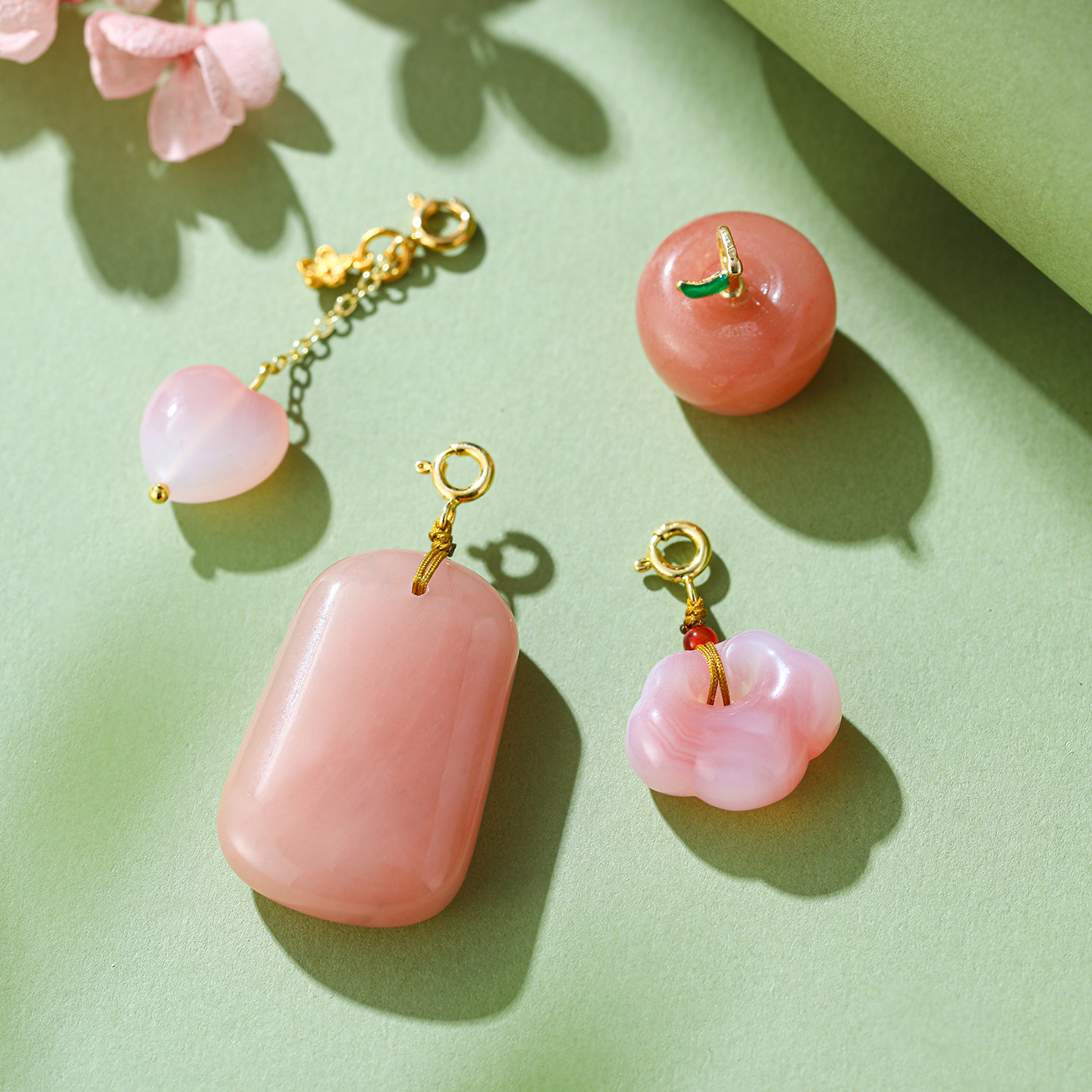 天然桃花酿无事牌包挂DIY配件手工制作盐源玛瑙少女心万能扣吊坠