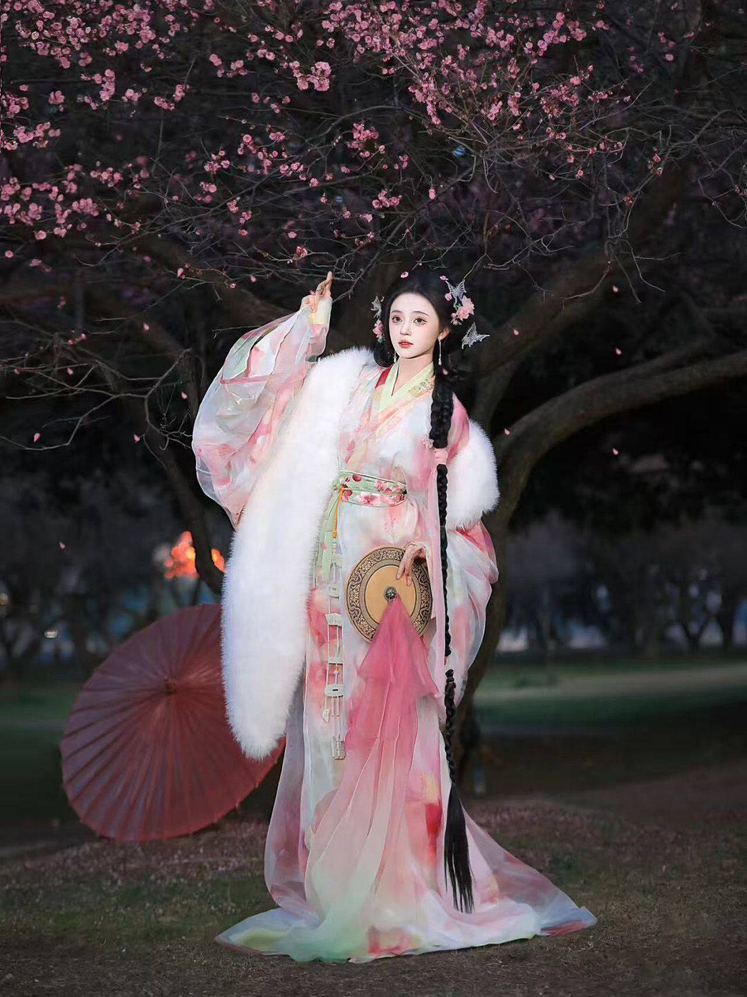 花神款水墨渐变粉汉服女毛绒大袖汉服套装