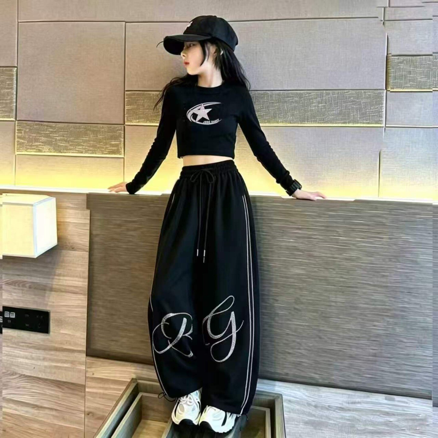 女童爵士舞服装练功套装嘻哈潮酷街舞风运动裤巨好看秋季黑打底衫