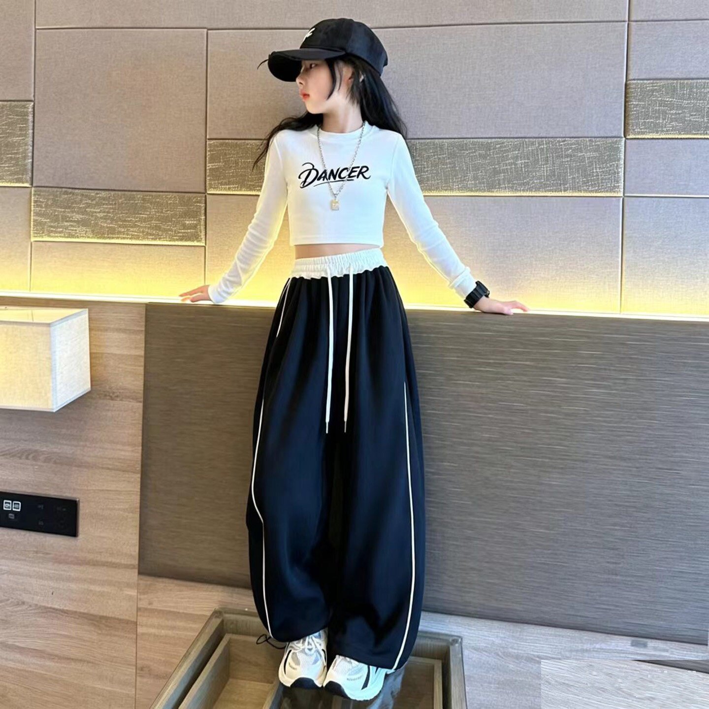 爵士舞服装女童hiphop街舞潮服练功秋季黑白长袖巨好看运动裤卫裤